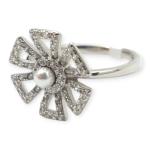 Beautiful 925 Sterling Silver Ring in Flower Shape with Beautiful Design